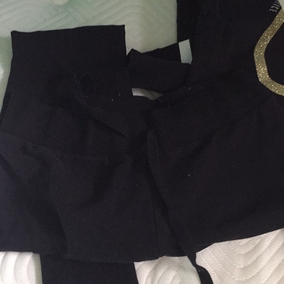 Leggings/sweatpants black with words on it - Picture 2 of 4